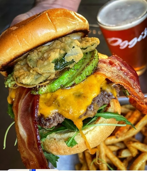 Oggi's Sports, Brewhouse & Pizza