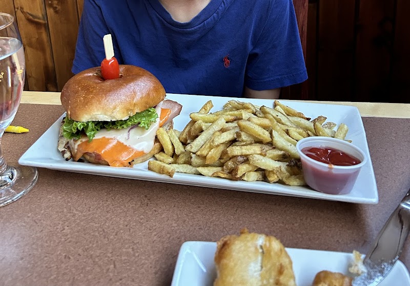 Vimy's Lounge & Grill