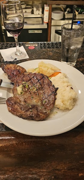 Cap's Oak Street Bar & Grill
