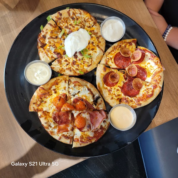 Boston Pizza Milton