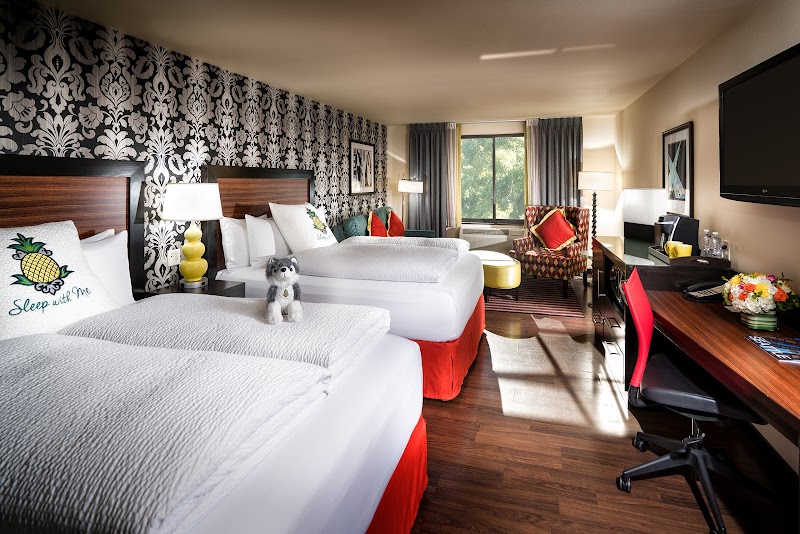 The Maxwell Hotel & Pineapple Bistro & Bar