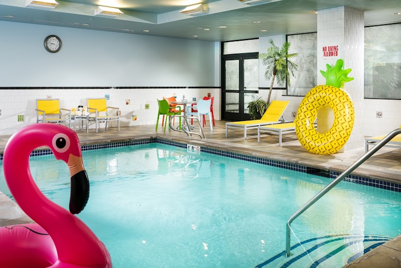 The Maxwell Hotel & Pineapple Bistro & Bar