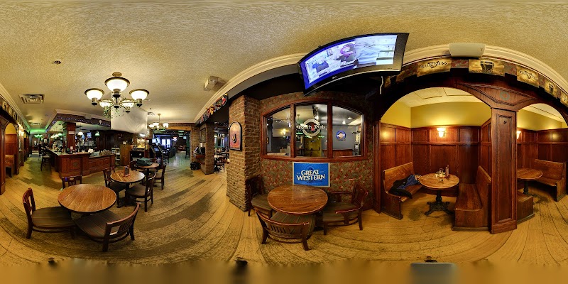 Finn's Irish Pub (Parktown Hotel)