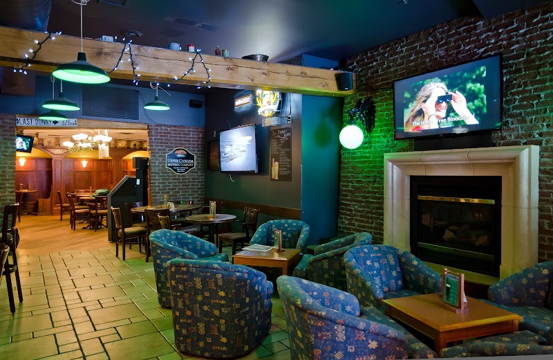 Finn's Irish Pub (Parktown Hotel)
