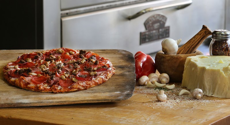 Me-n-Ed's Pizza*