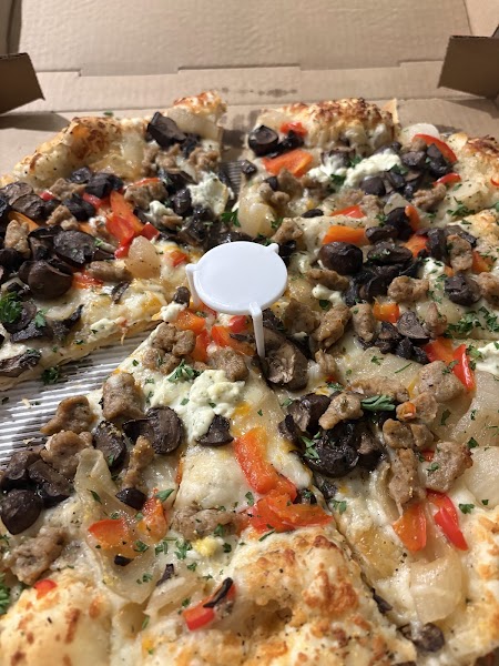 Me-n-Ed's Pizza*