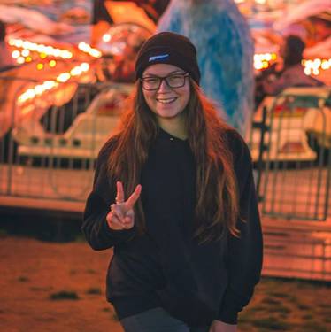 Yaymaker Host Lily Steadman #TeamDaykin located in Rye, NH
