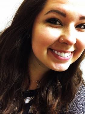 Yaymaker Host Maddie White located in Bloomington, IL