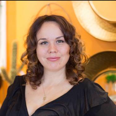 Yaymaker Host Miriam Rennicks (Bilingual Artist) located in Ottawa, ON
