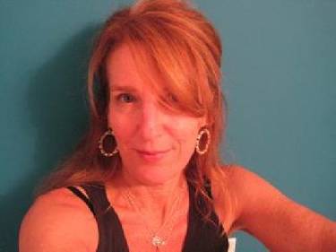 Yaymaker Host Elizabeth Greblerv located in Encino, CA