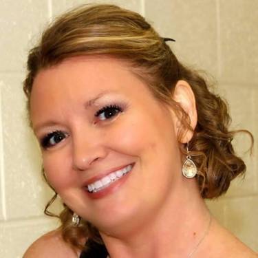 Yaymaker Host Windy Hoult located in Sidney, IL