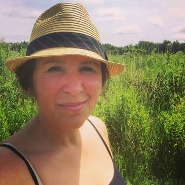 Yaymaker Host Jeanie Morris located in Lake in the Hills, IL