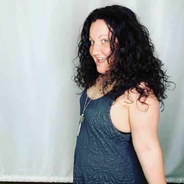 Yaymaker Host Julie Brown located in KISSIMMEE, FL