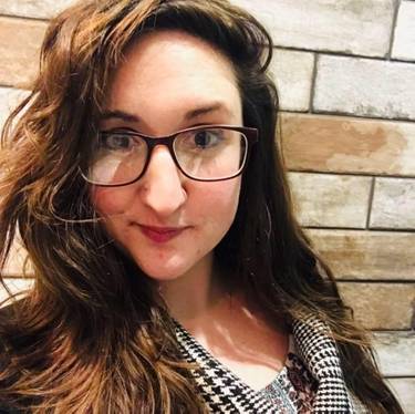 Yaymaker Host Brooke McClaskey located in Elmwood, IL
