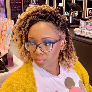 Yaymaker Host EFaye Adams located in OLD BRIDGE, NJ