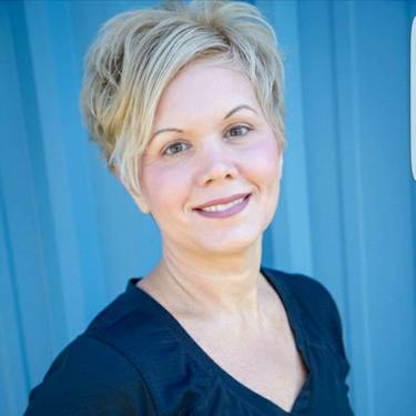 Yaymaker Host Jennifer Signor located in NEW CUMBERLND, PA