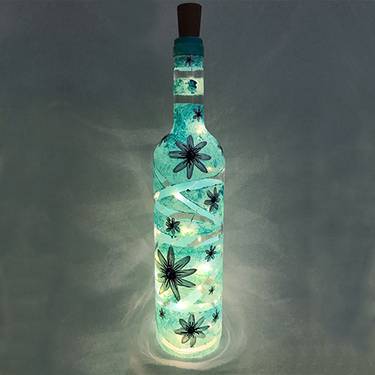 Daisy Wine Bottle - Paint and sip event at Longshots Bar and Grill in Scottsdale, AZ - PaintNite.com