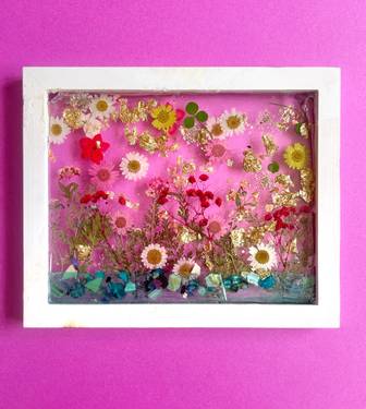 A Florals  Resin Frames with Gold Leaf Accents experience project by Yaymaker