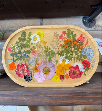 A Pressed Floral Bamboo Serving Tray experience project by Yaymaker