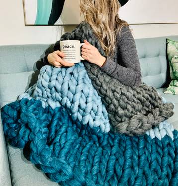 A Mixed Colour Chunky Blanket experience project by Yaymaker