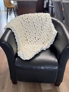 A Lap Chunky Blanket experience project by Yaymaker