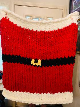 Santa Chunky Blanket - Paint and sip event at Hardwick Crossing Country Club in Gilbertville, MA - PaintNite.com