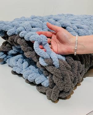 A Multi Colour Chunky Blanket III experience project by Yaymaker