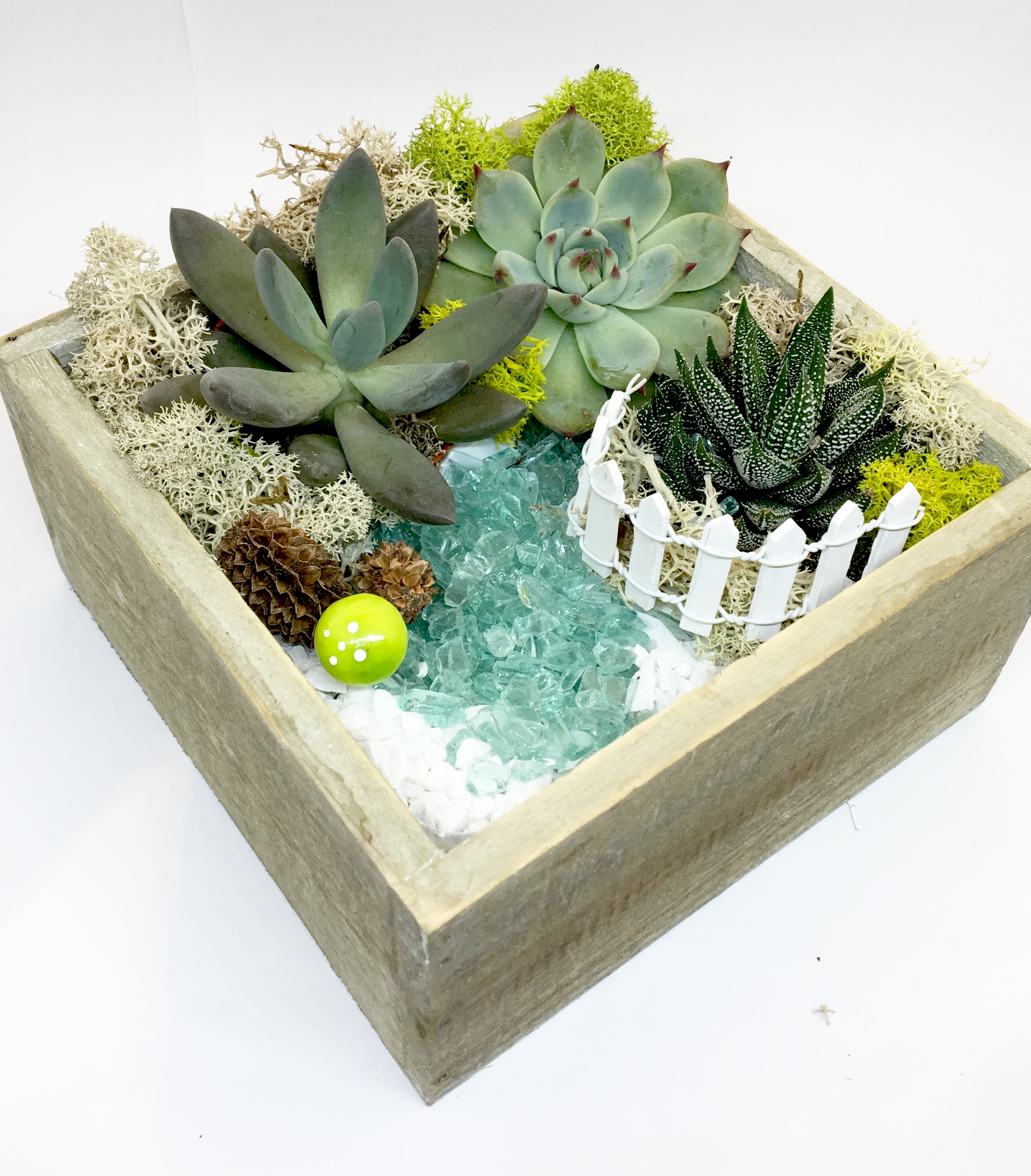 A Natural Wood Square plant nite project by Yaymaker