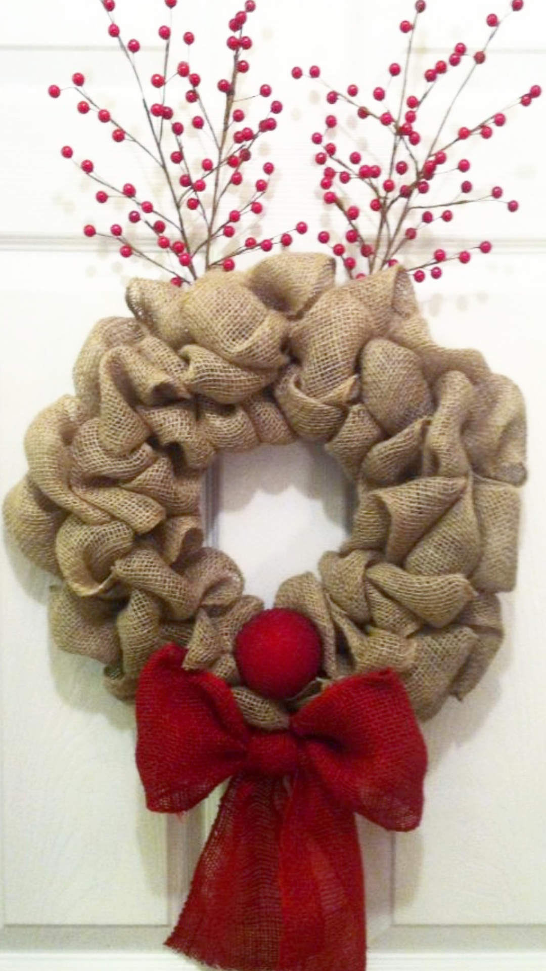 A Rudolph Burlap Wreath plant nite project by Yaymaker