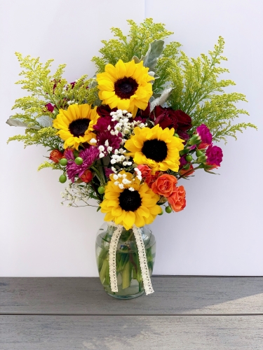 A Sunflower Centerpiece flower workshop project by Yaymaker