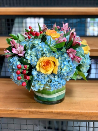 A Hydrangeas And Roses flower workshop project by Yaymaker