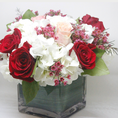 A Classic Blooms Galentines Arrangement flower workshop project by Yaymaker