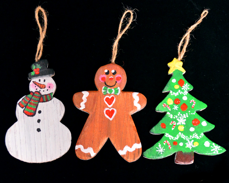 A Wooden Holiday Ornaments Set of 3 paint nite project by Yaymaker