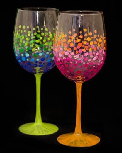 A Colorful Circles Wine Glasses paint nite project by Yaymaker