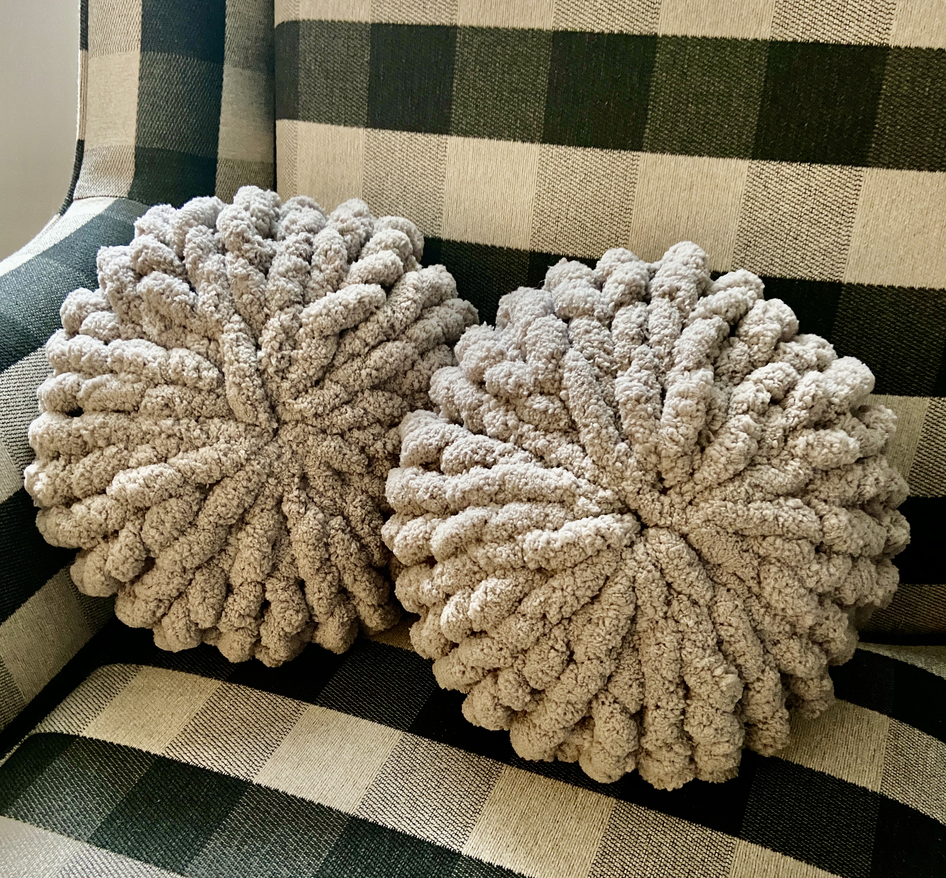 A Chunky Knit Pillows  Set of 2 experience project by Yaymaker