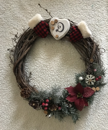 A Christmas Grapevine Wreath experience project by Yaymaker