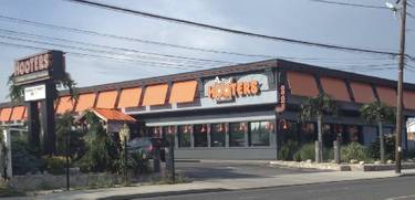 A photo of a Yaymaker Venue called Hooters (Farmingdale) #TeamTavarone located in Farmingdale, NY