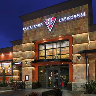 A photo of a Yaymaker Venue called BJs Restaurant and Brewhouse (Green Acre Mall) located in Valley Stream, NY