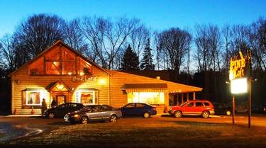 A photo of a Yaymaker Venue called Pine Loft Pizzeria & Cafe located in Berlin, CT