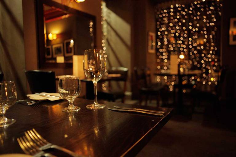 A photo of a Yaymaker Venue called Magnums Bar & Eatery - Brampton located in Brampton, ON