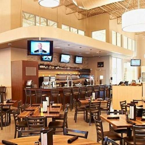 A photo of a Yaymaker Venue called Hy-Vee Market Grille located in Bloomington, IL