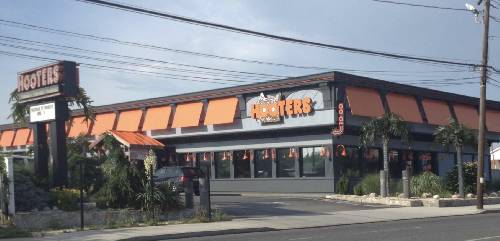 A photo of a Yaymaker Venue called Hooters (Farmingdale) #TeamTavarone located in Farmingdale, NY