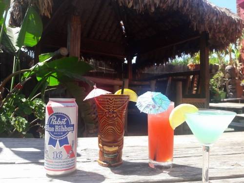 A photo of a Yaymaker Venue called Hideaway Bar and Grill Curtis Park located in Sacramento, CA