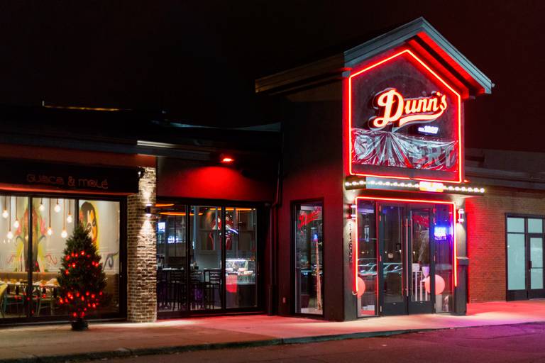 A photo of a Yaymaker Venue called Dunn's DDO located in Dollard-des-Ormeaux, QC